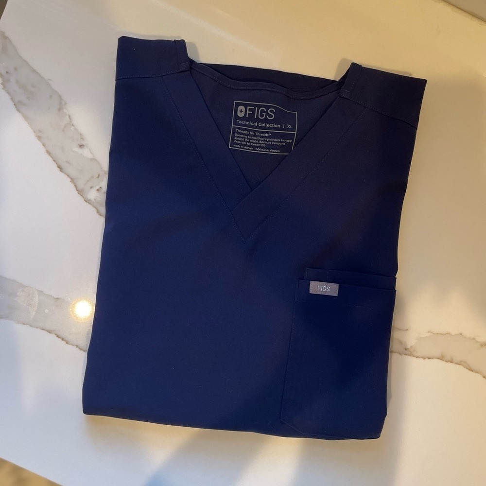 Figs Men’s Navy Scrub Top: Leon Scrub Top- size XL